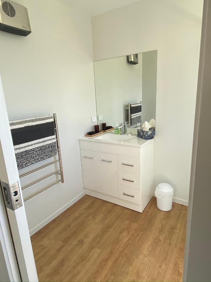 Central Retreat And Self Contained With Free Wifi Кромвель Екстер'єр фото